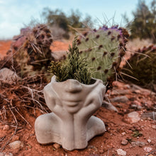 Load image into Gallery viewer, Daydreamer Concrete Vase_
