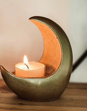 Load image into Gallery viewer, Crescent Moon Concrete Holder
